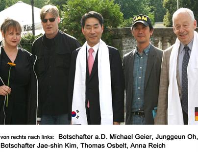 Foto mit  2 Botschaftern